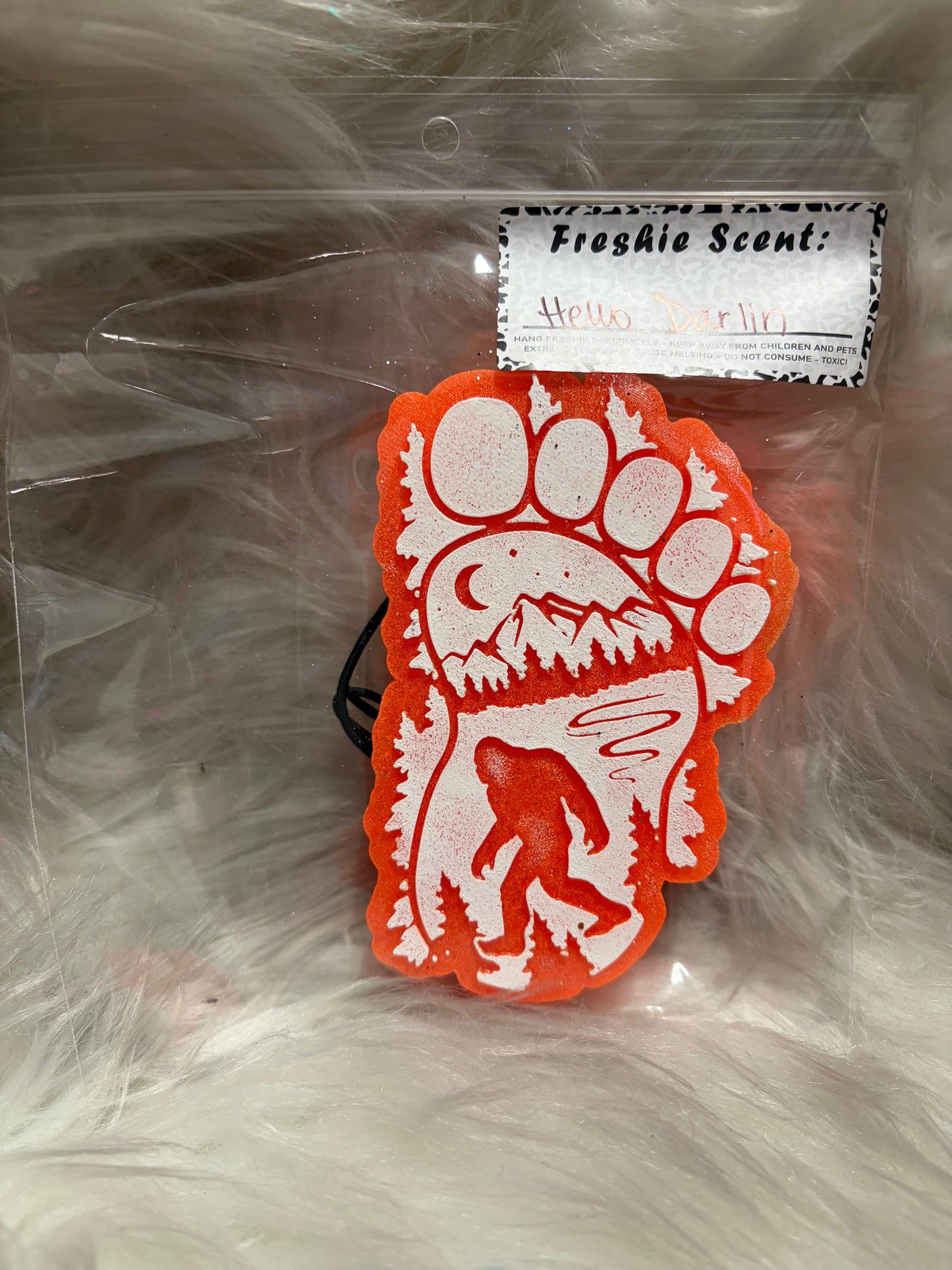 Big foot foot hello darlin rts